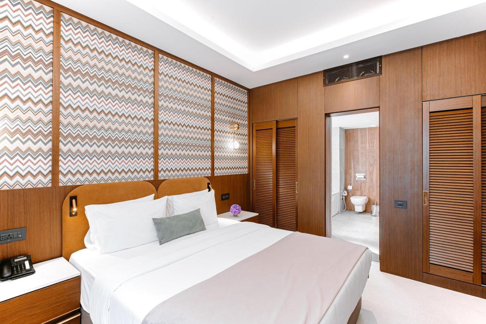 Отель Qafqaz Riverside Габала Экстерьер фото A bedroom at the hotel