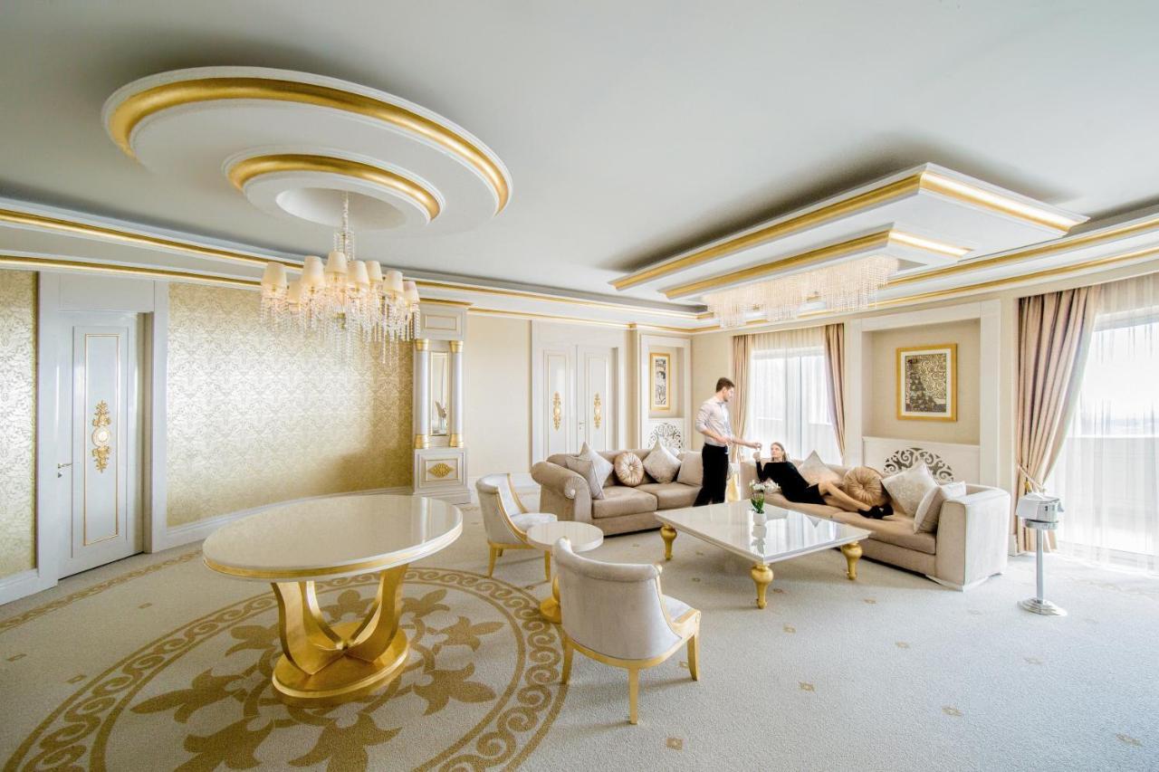 Отель Qafqaz Riverside Габала Экстерьер фото A suite at the Four Seasons Hotel